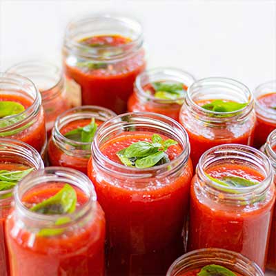 Pots et bocaux vides pour la conserve