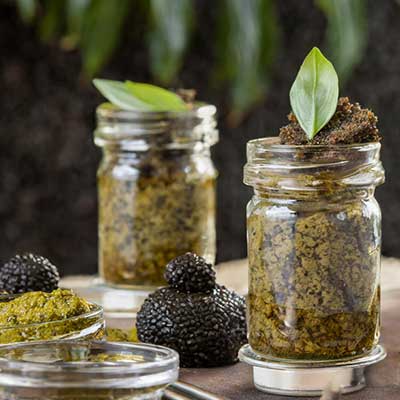 Pots vides à tapenade, pesto, moutarde et truffe