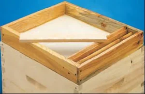 Nourrisseur couvre-cadres bois paraffiné 12 cadres - capacité 8 kg avec cheminée